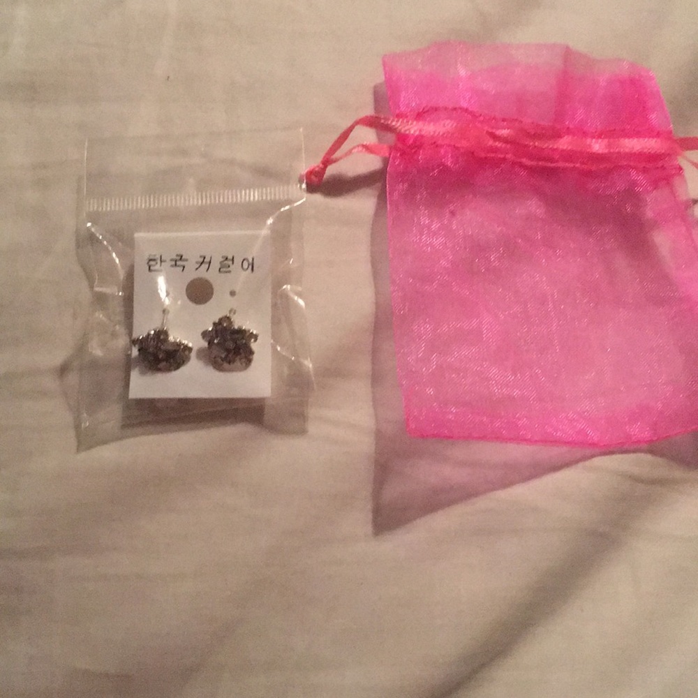 Beautiful studs - Picture 2 of 2